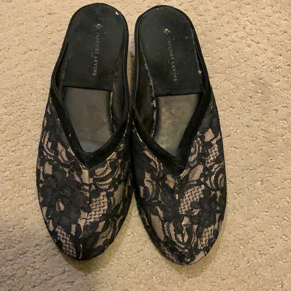 Jacques Levine lace embroidered slippers size 7